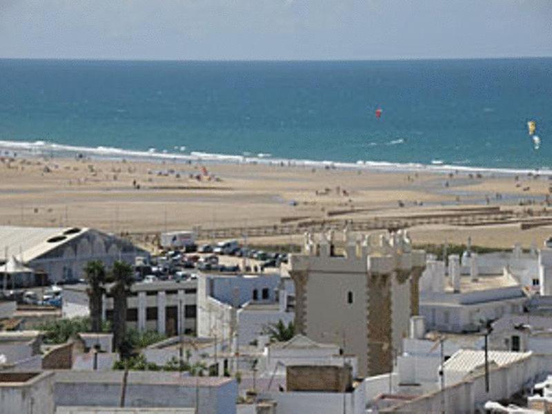 Hostal Extramuros Conil De La Frontera Exterior photo