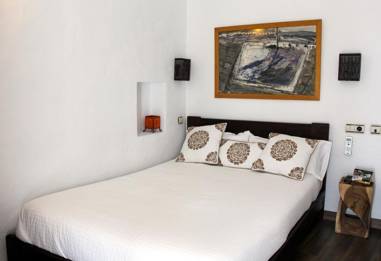 Hostal Extramuros Conil De La Frontera Exterior photo