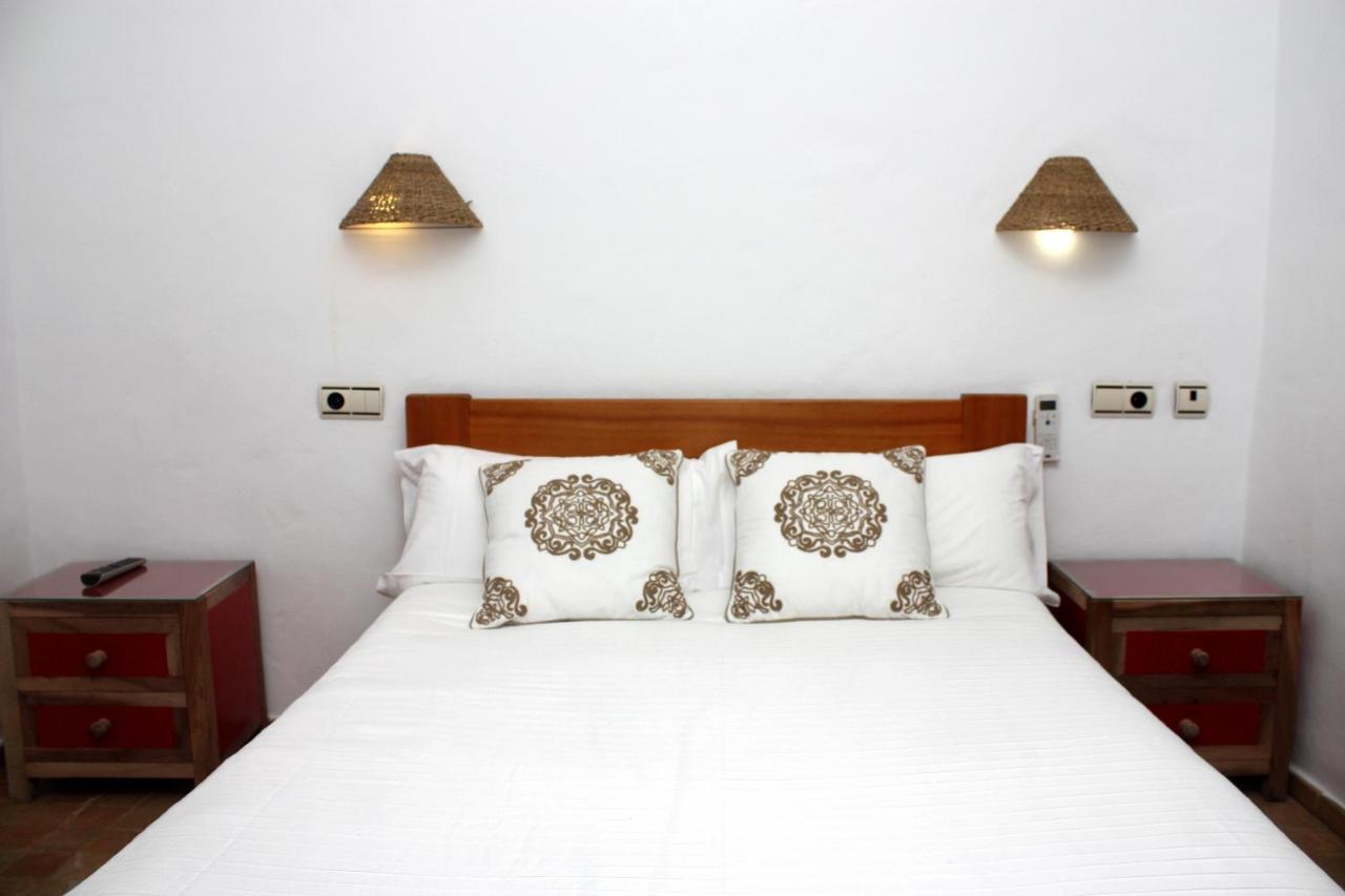 Hostal Extramuros Conil De La Frontera Exterior photo
